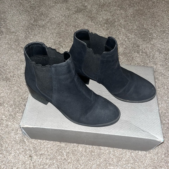 Maurices black closed toe heels - Picture 2 of 4